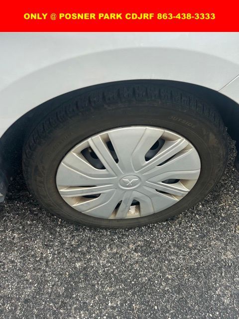 2024 Mitsubishi Mirage ES photo 3