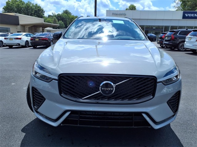 2026 Volvo XC60 B5 photo 3