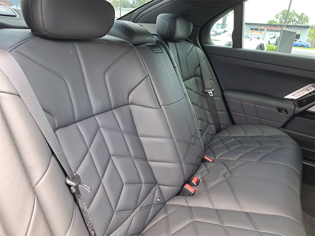 2023 Bmw 760i photo 28
