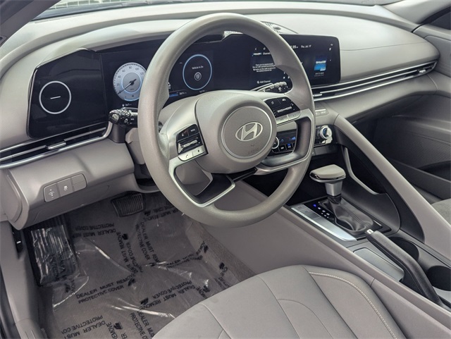 2024 Hyundai Elantra SEL photo 2