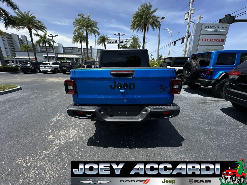 2025 Jeep Gladiator Willys photo 6