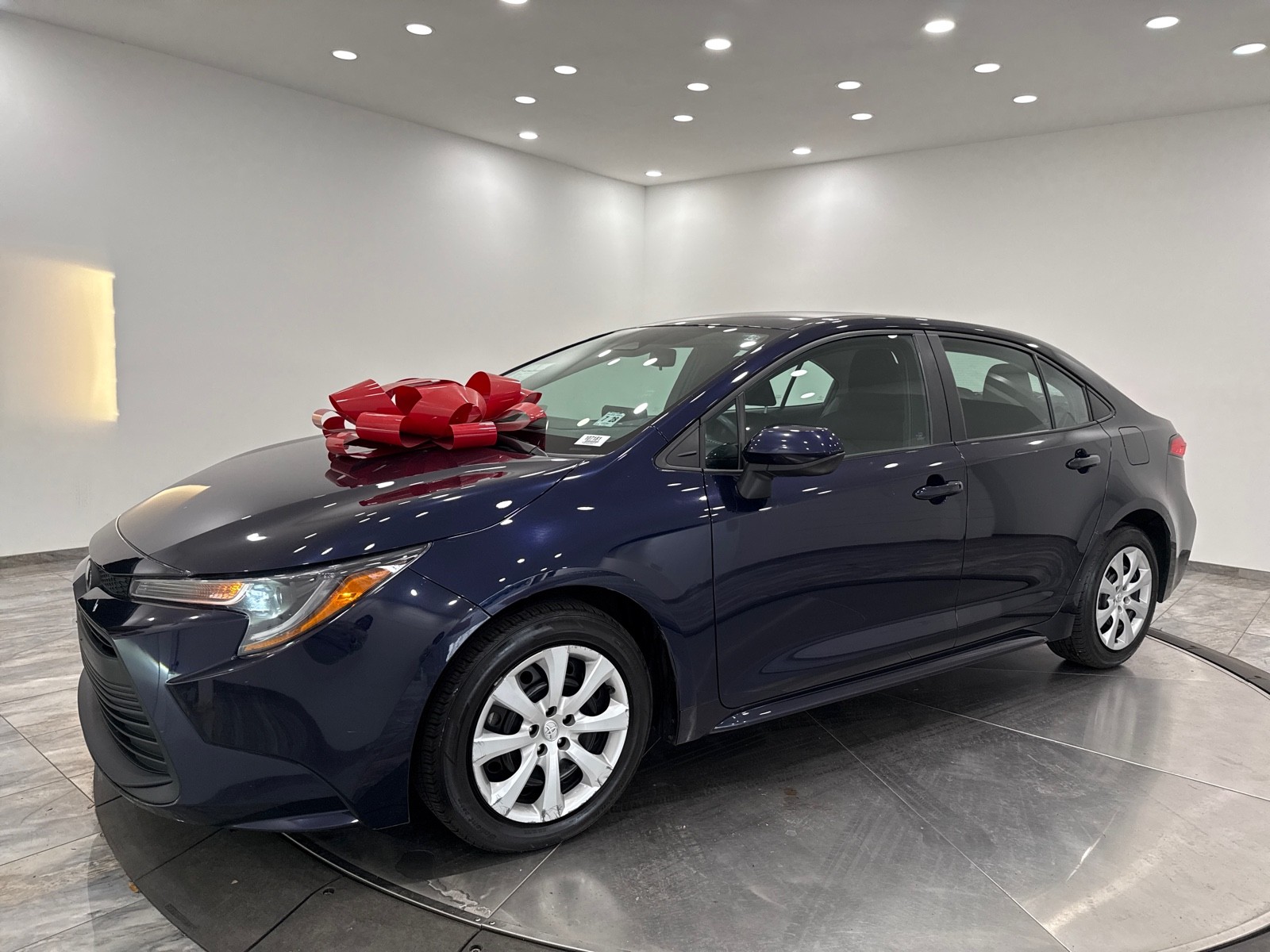 2023 Toyota Corolla LE photo 3