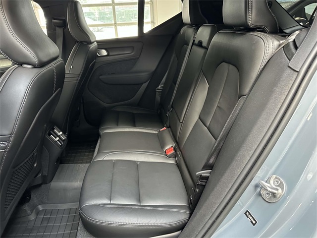 2023 Volvo XC40 Plus photo 15