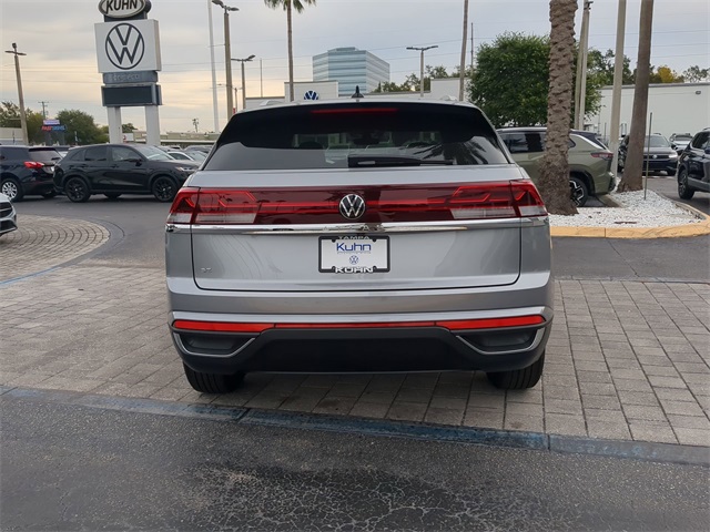 2026 Volkswagen Atlas Cross Sport SE photo 2