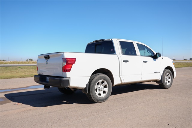 2021 Nissan Titan S photo 3