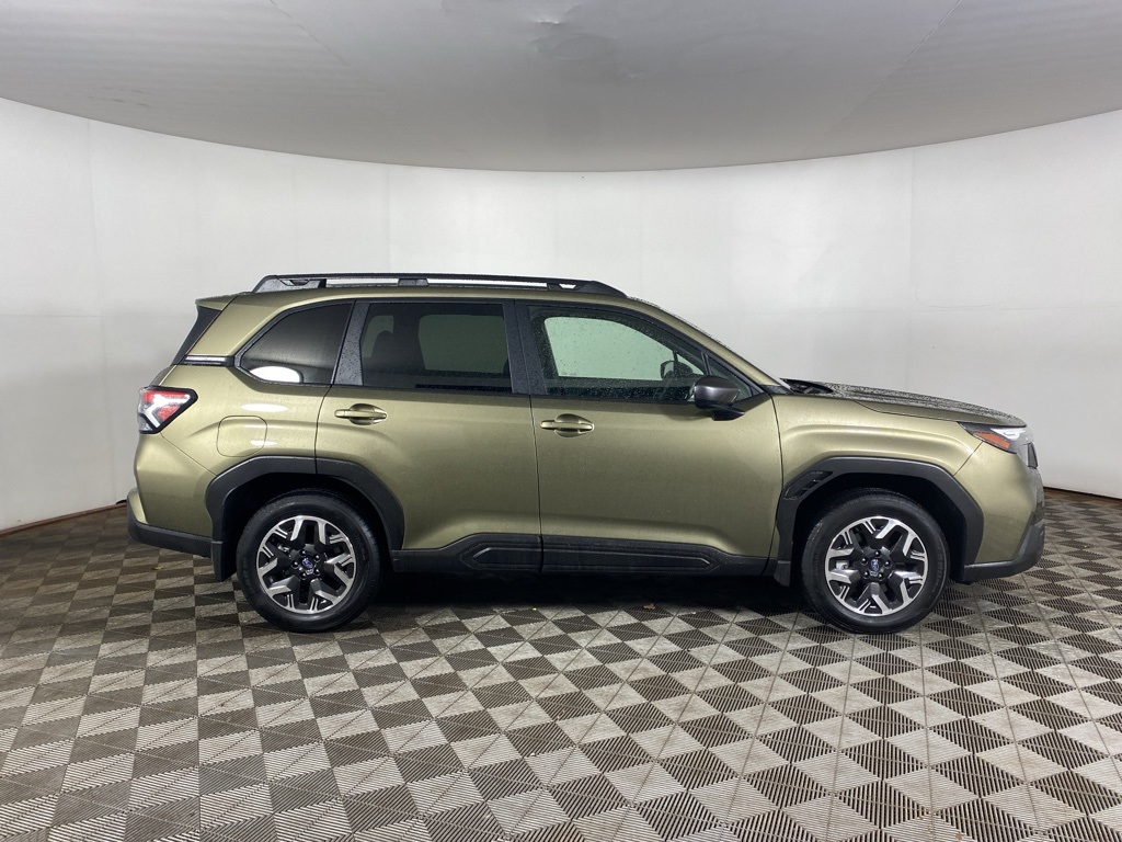 2025 Subaru Forester Premium photo 2