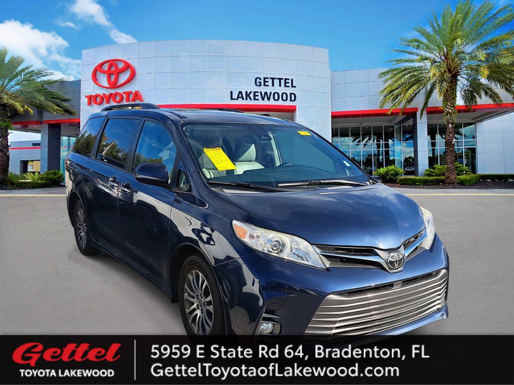 2020 Toyota Sienna XLE Premium's photo