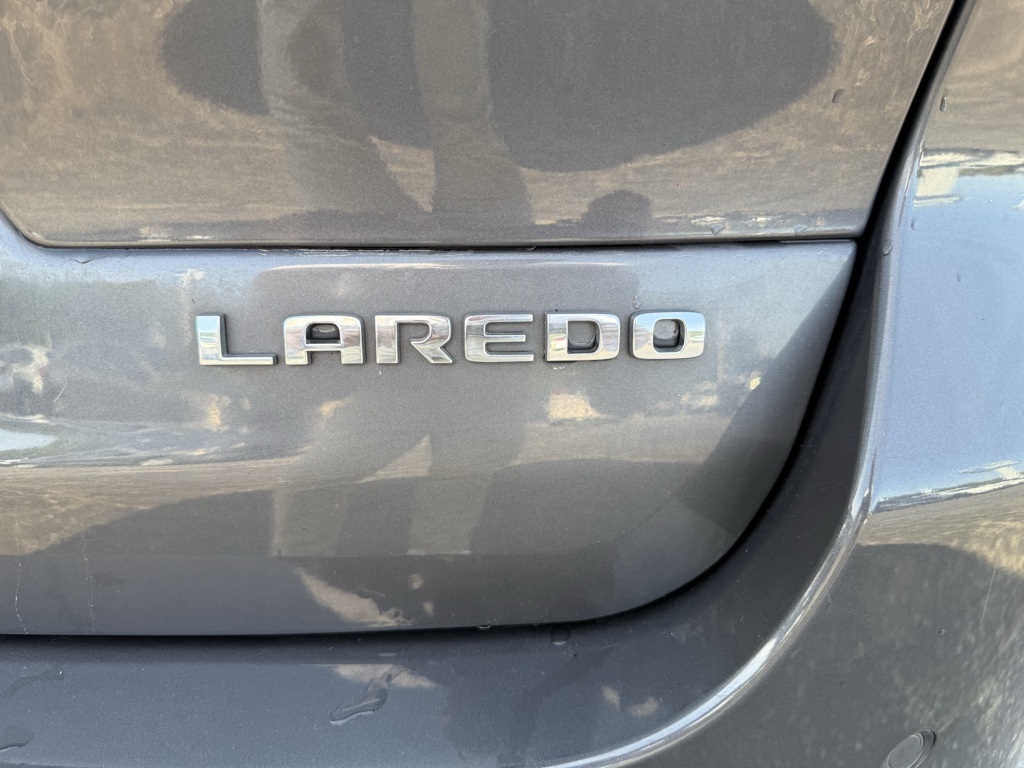 2021 Jeep Grand Cherokee Laredo photo 12