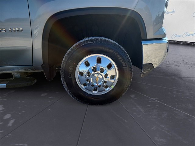 2026 Chevrolet Silverado 3500HD LT photo 9