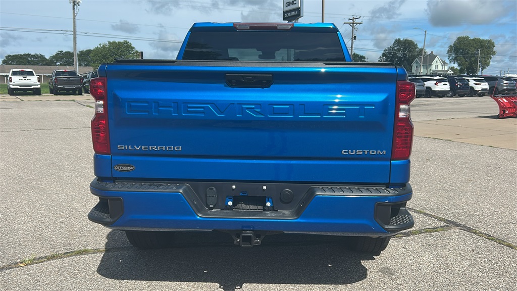 2024 Chevrolet Silverado 1500 Custom photo 4