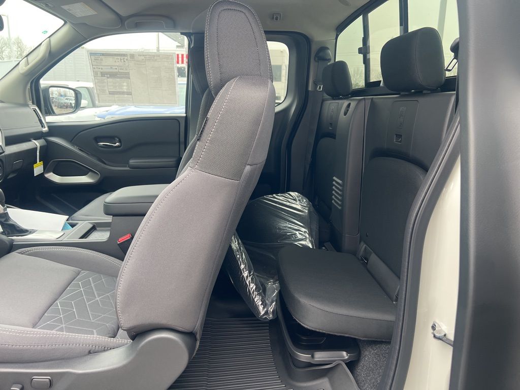2025 Nissan Frontier King Cab SV photo 13