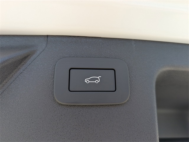 2025 Land Rover Discovery Sport SE photo 4