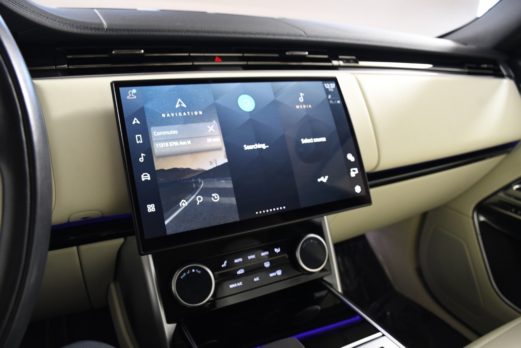 2023 Land Rover Range Rover SE photo 28