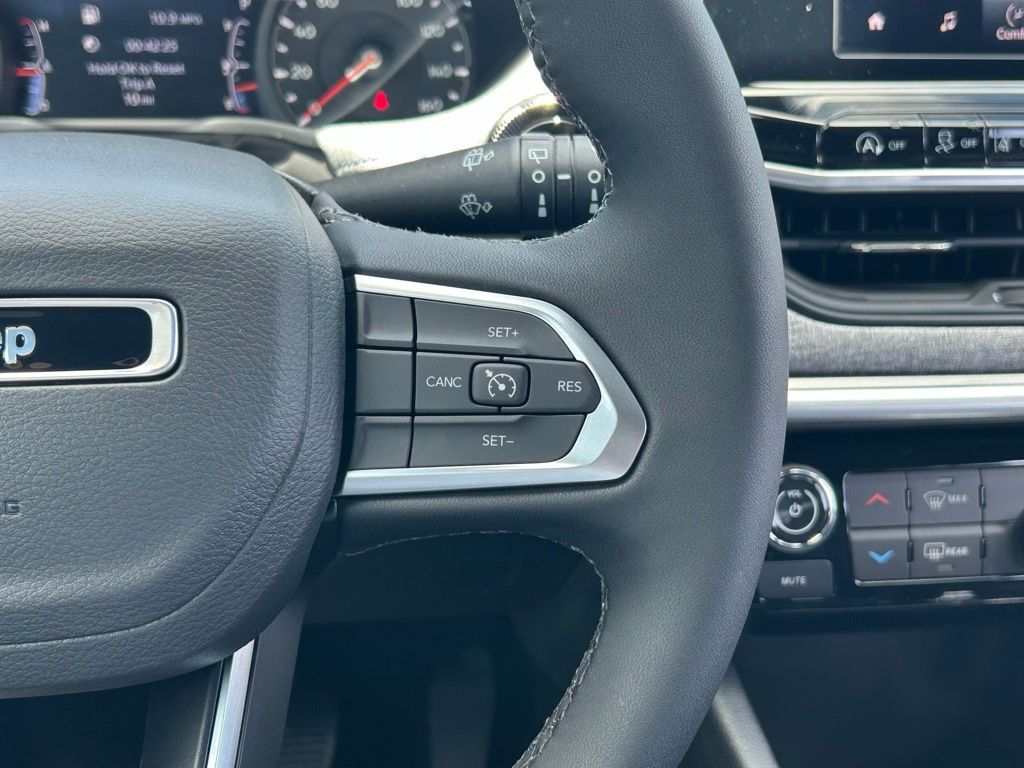 2025 Jeep Compass Latitude photo 35