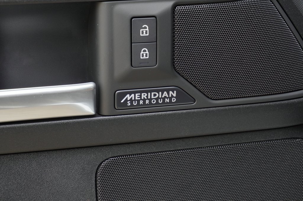 2025 LAND ROVER DEFENDER - Image 10