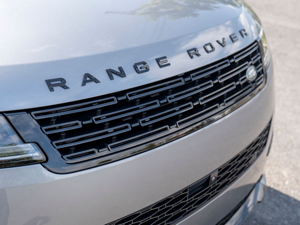 2025 Land Rover Range Rover Sport SE photo 15