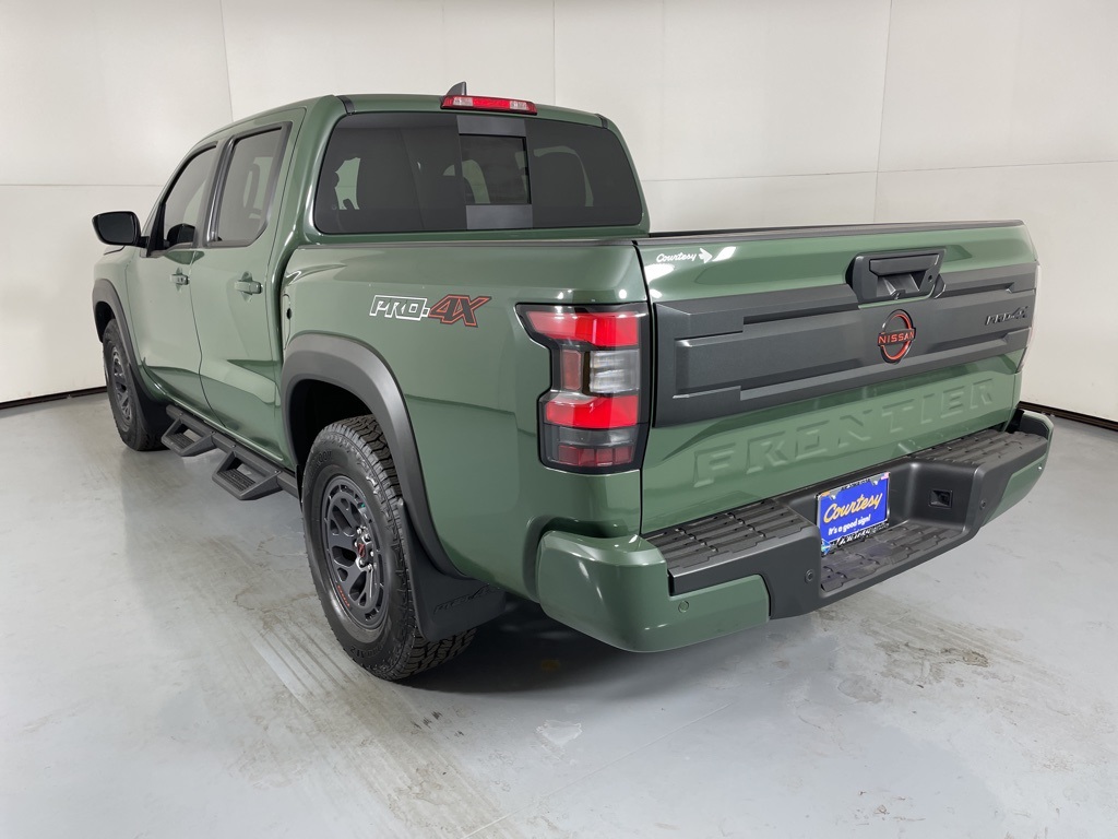 2025 Nissan Frontier Crew Cab PRO-4X photo 4