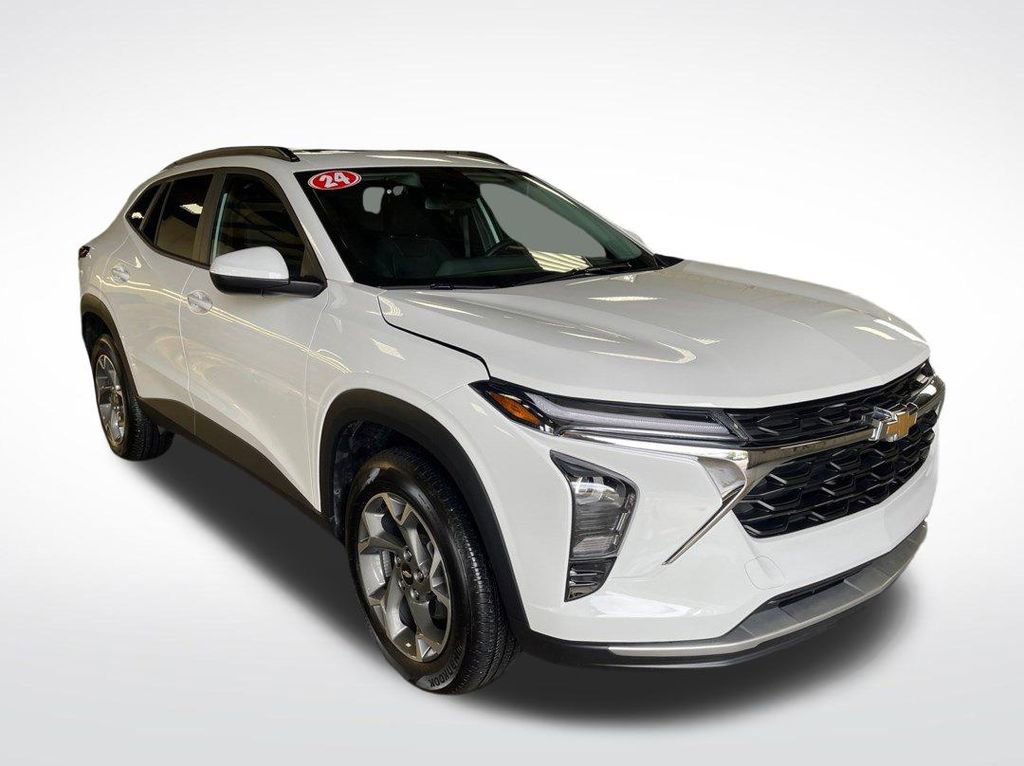 2024 Chevrolet Trax LT photo 3