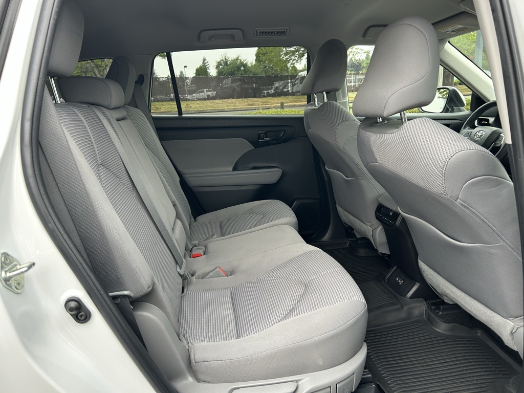 2023 Toyota Highlander Hybrid LE photo 24
