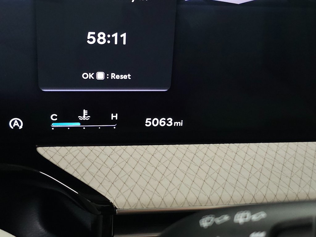2025 Genesis GV80 3.5T Prestige AWD photo 2