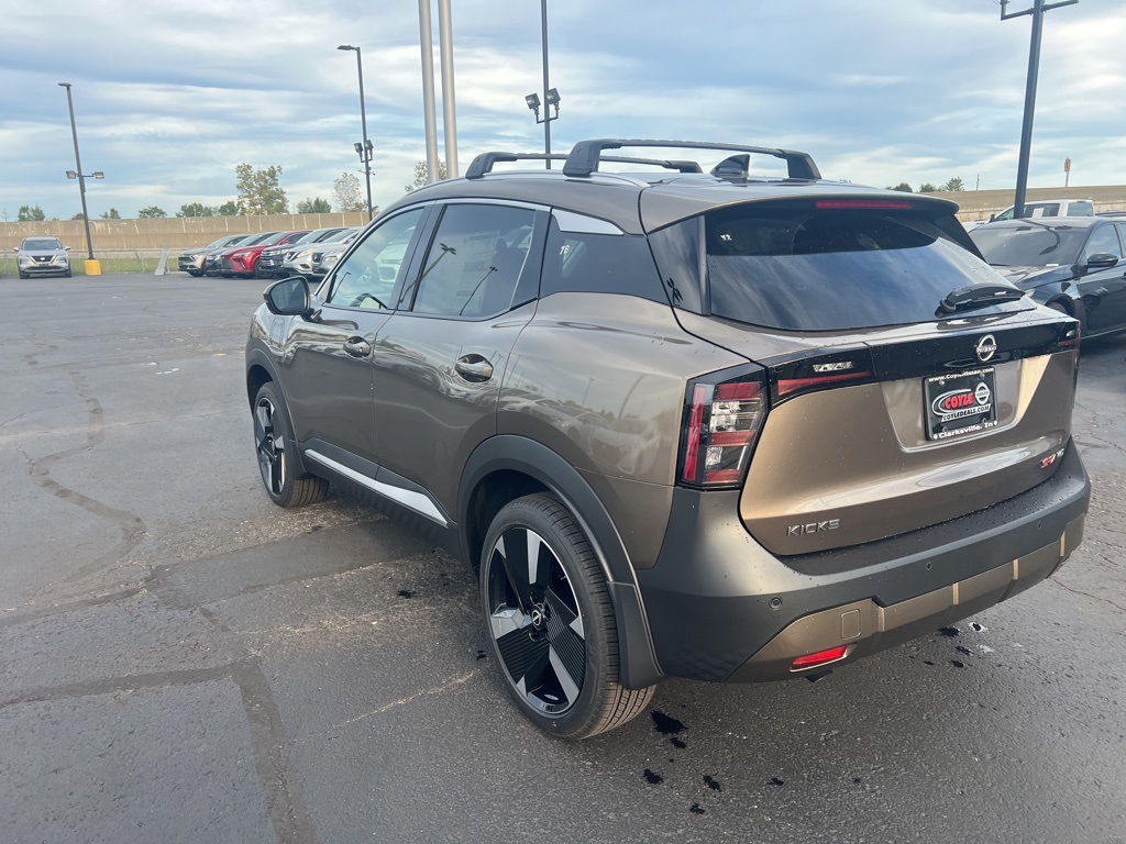 2026 Nissan Kicks SR photo 4