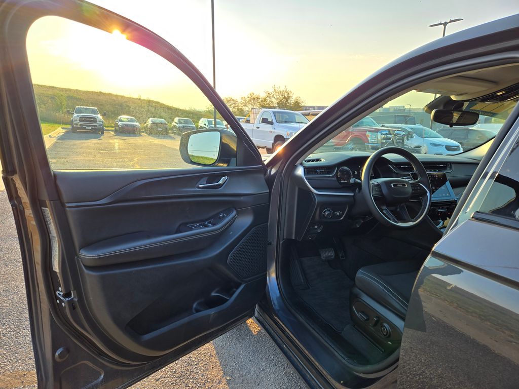 2024 Jeep Grand Cherokee Laredo X photo 8