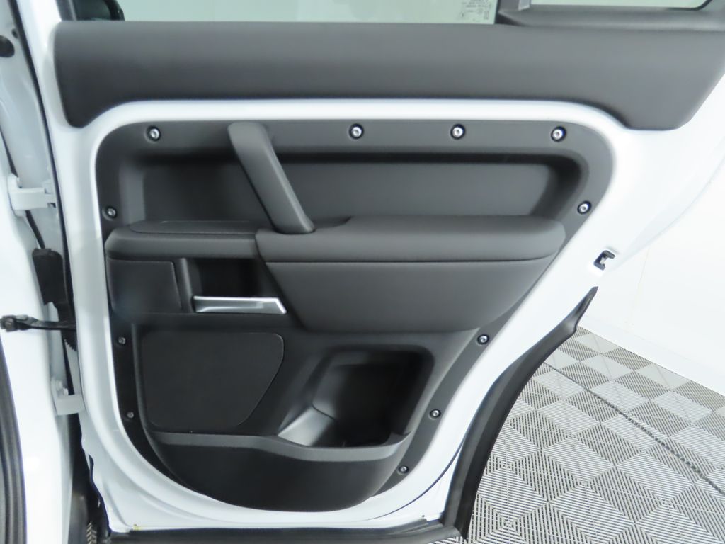 2025 Land Rover Defender 110 S photo 23