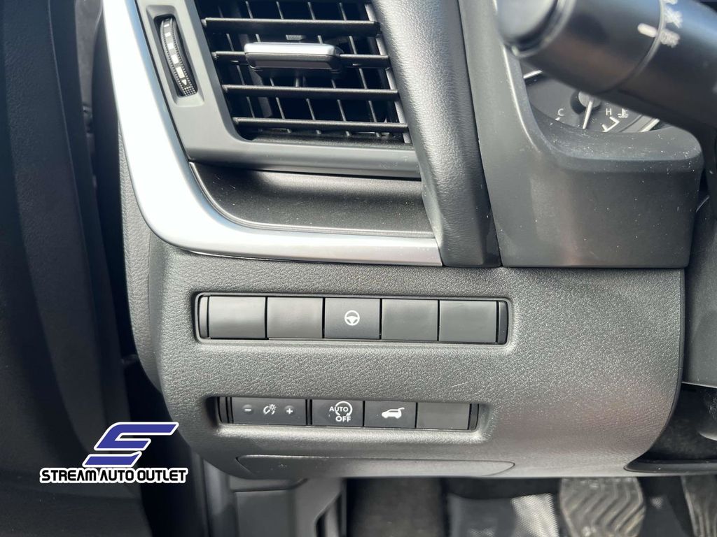 2024 Nissan Rogue SV photo 13
