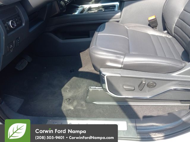 2025 Ford F-350 Platinum photo 14