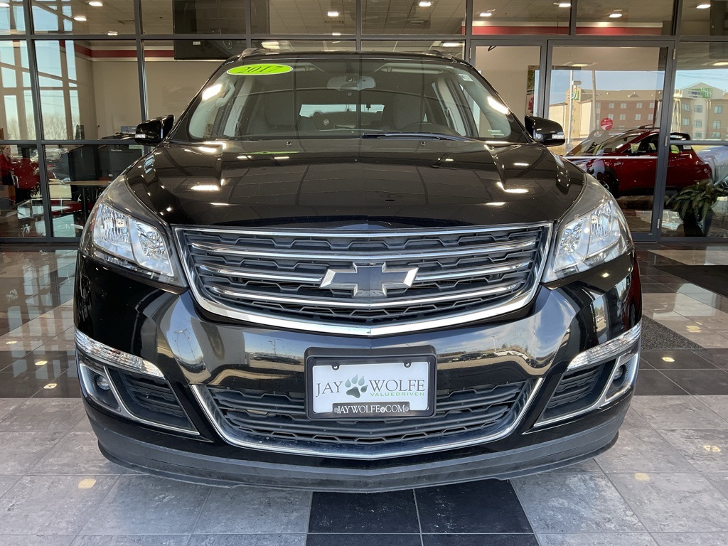 Used 2017 Chevrolet Traverse 1LT with VIN 1GNKRGKD3HJ340831 for sale in Kansas City