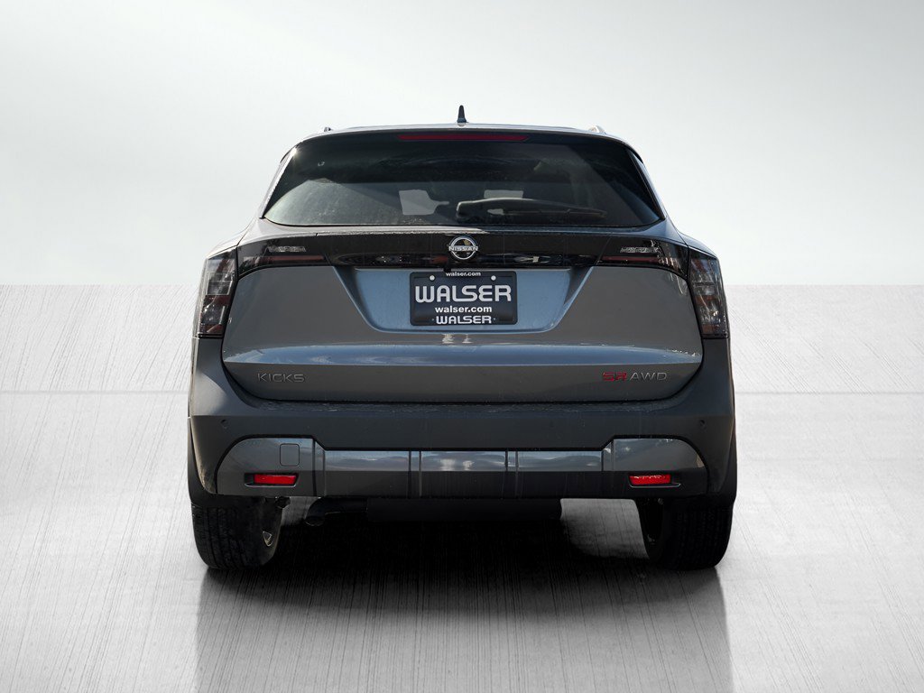 2025 Nissan Kicks SR photo 3
