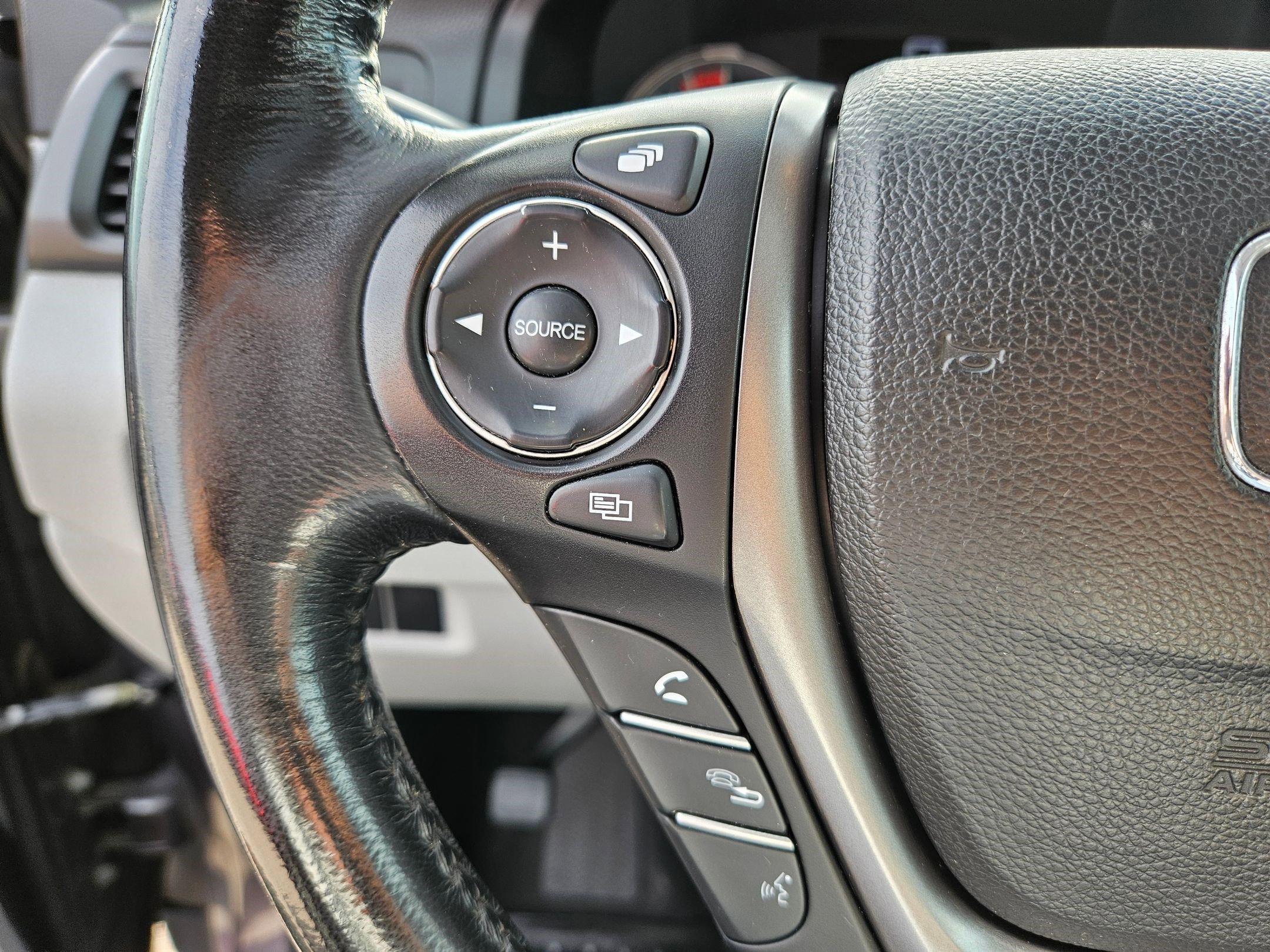 2016 Honda Pilot EX-L photo 16