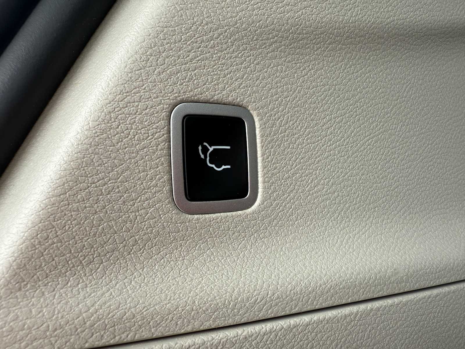 2024 Chrysler Pacifica Touring L photo 11
