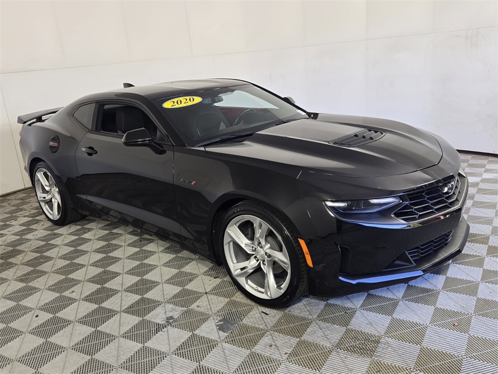 2020 Chevrolet Camaro LT1 photo 2