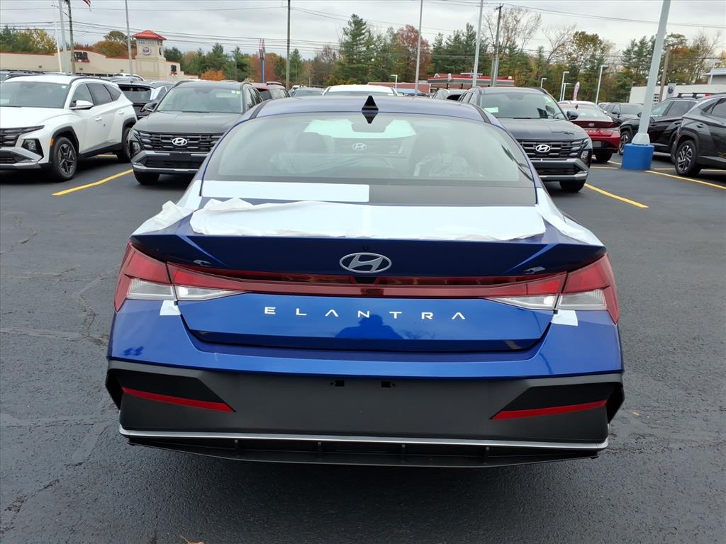 2026 Hyundai Elantra SE photo 4