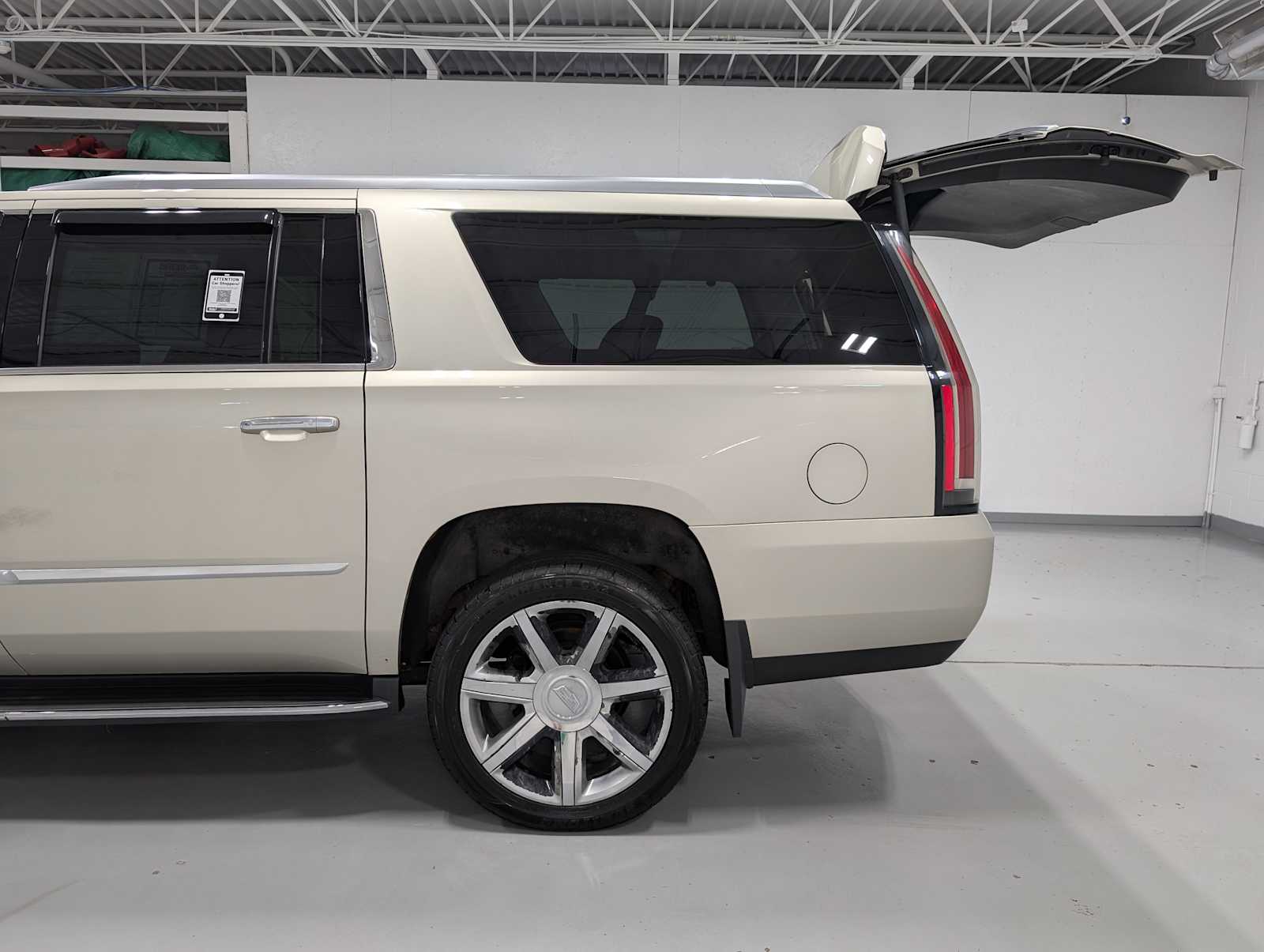 2016 Cadillac Escalade ESV Premium photo 10