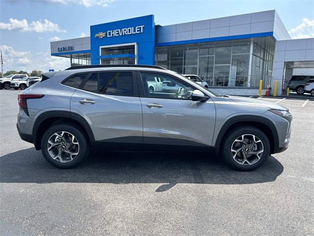 2026 Chevrolet Trax LT photo 3
