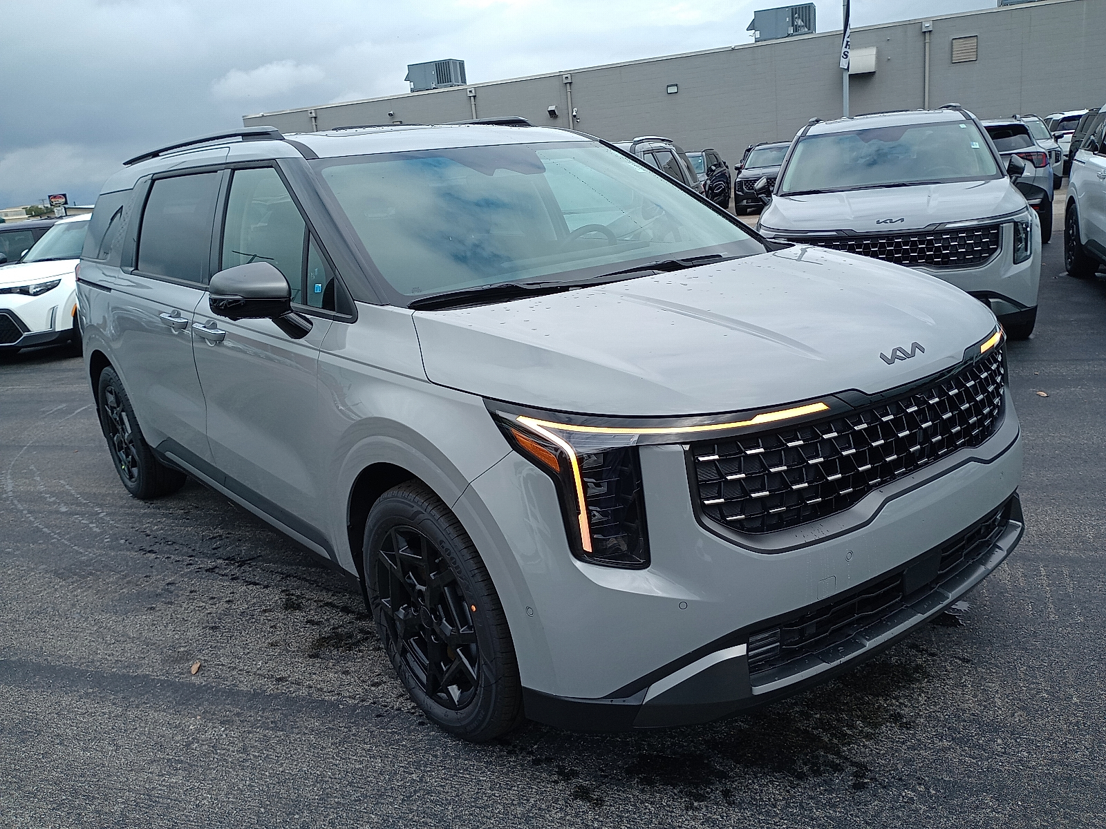 2026 Kia Carnival SX's photo