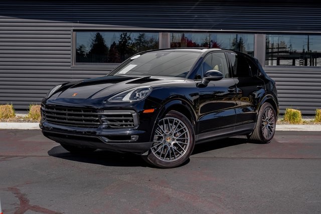 2022 Porsche Cayenne Base's photo
