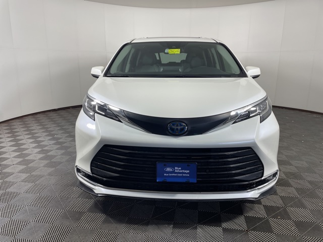 Used 2021 Toyota Sienna XLE with VIN 5TDYSKFC0MS033867 for sale in Shakopee, Minnesota