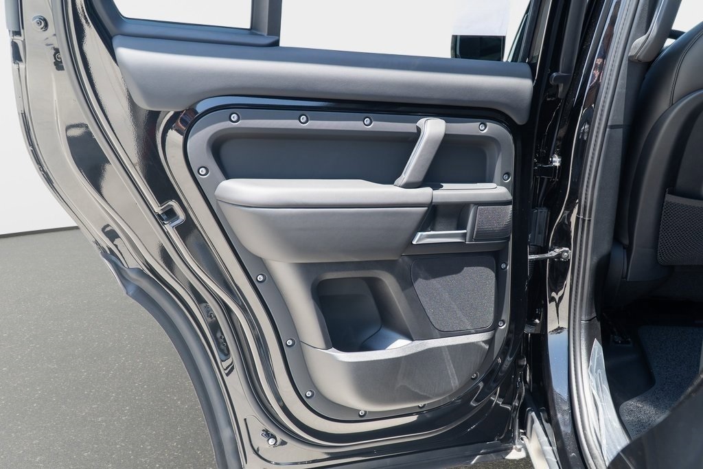 2025 Land Rover Defender 110 X-Dynamic SE photo 26
