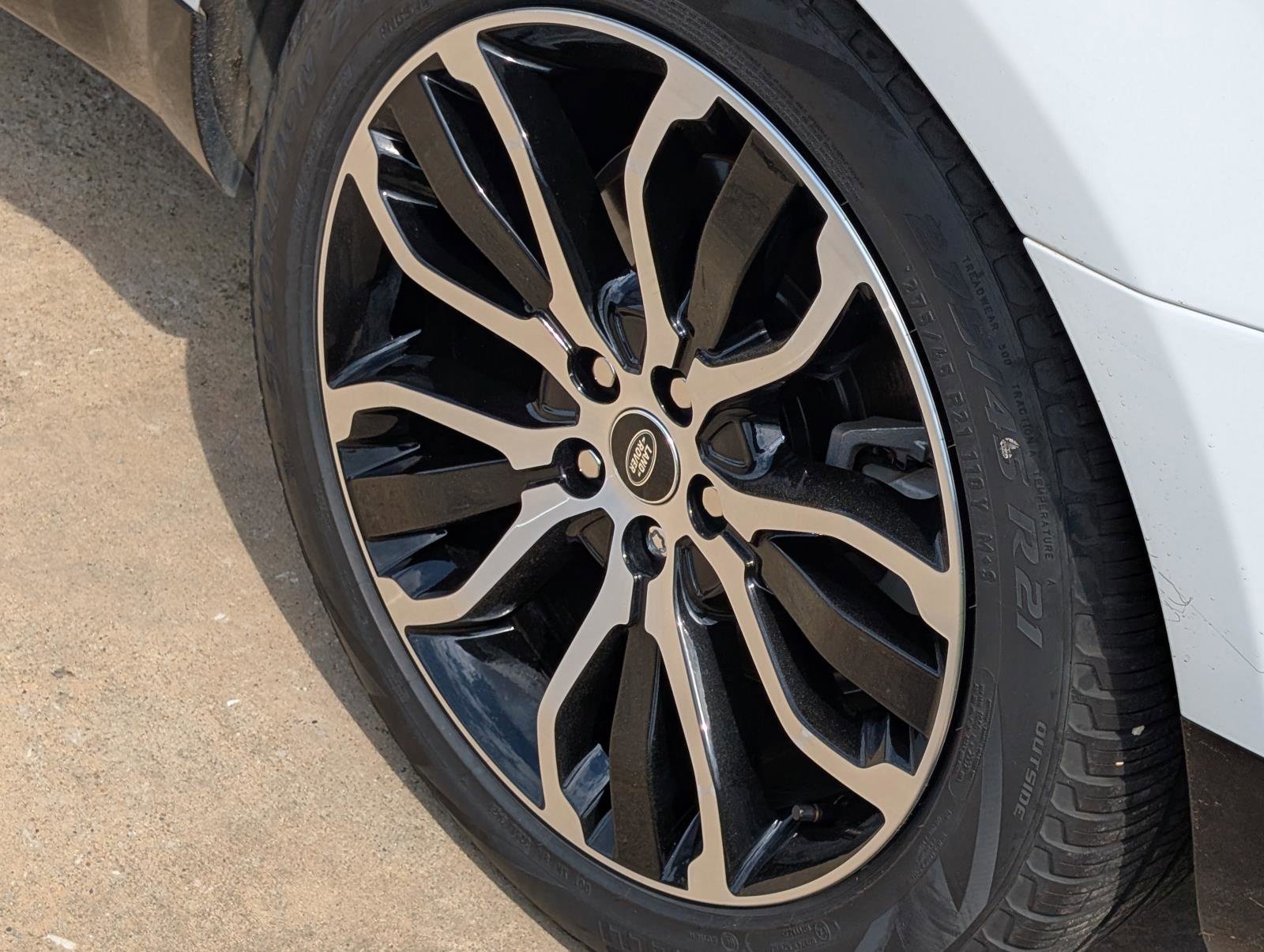2022 Land Rover Range Rover Sport HSE Silver Edition photo 2