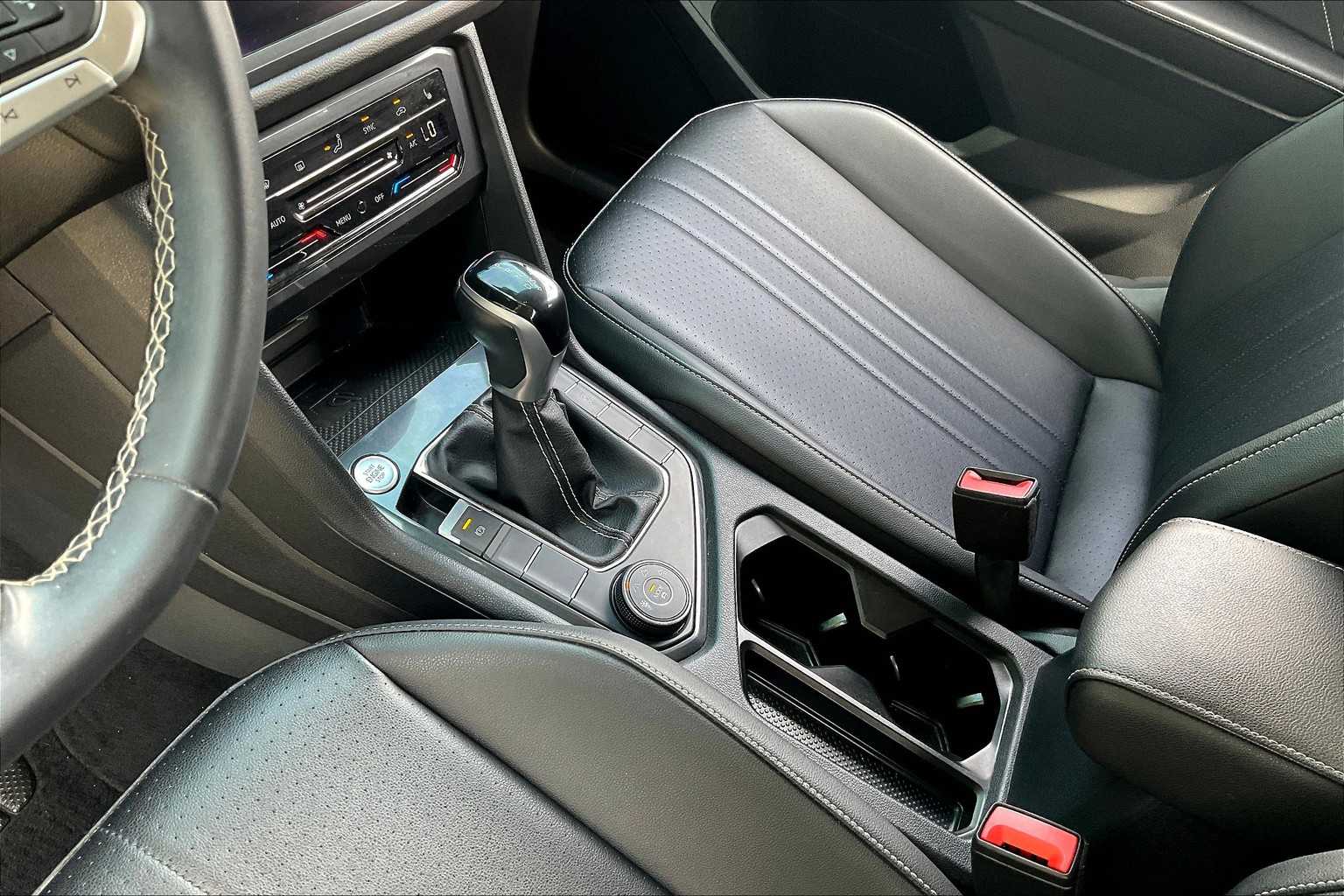 2022 Volkswagen Tiguan SE photo 28