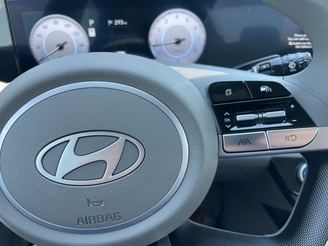 2024 Hyundai Elantra SEL photo 15