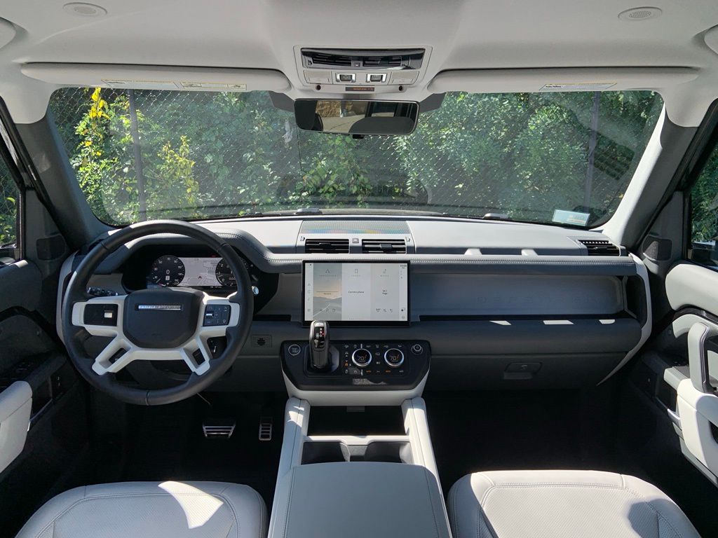 2025 Land Rover Defender 110 X-Dynamic SE photo 17