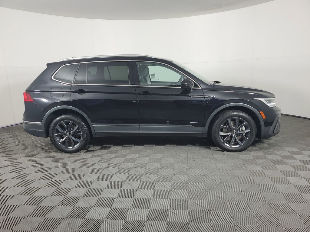 2022 Volkswagen Tiguan SE photo 3