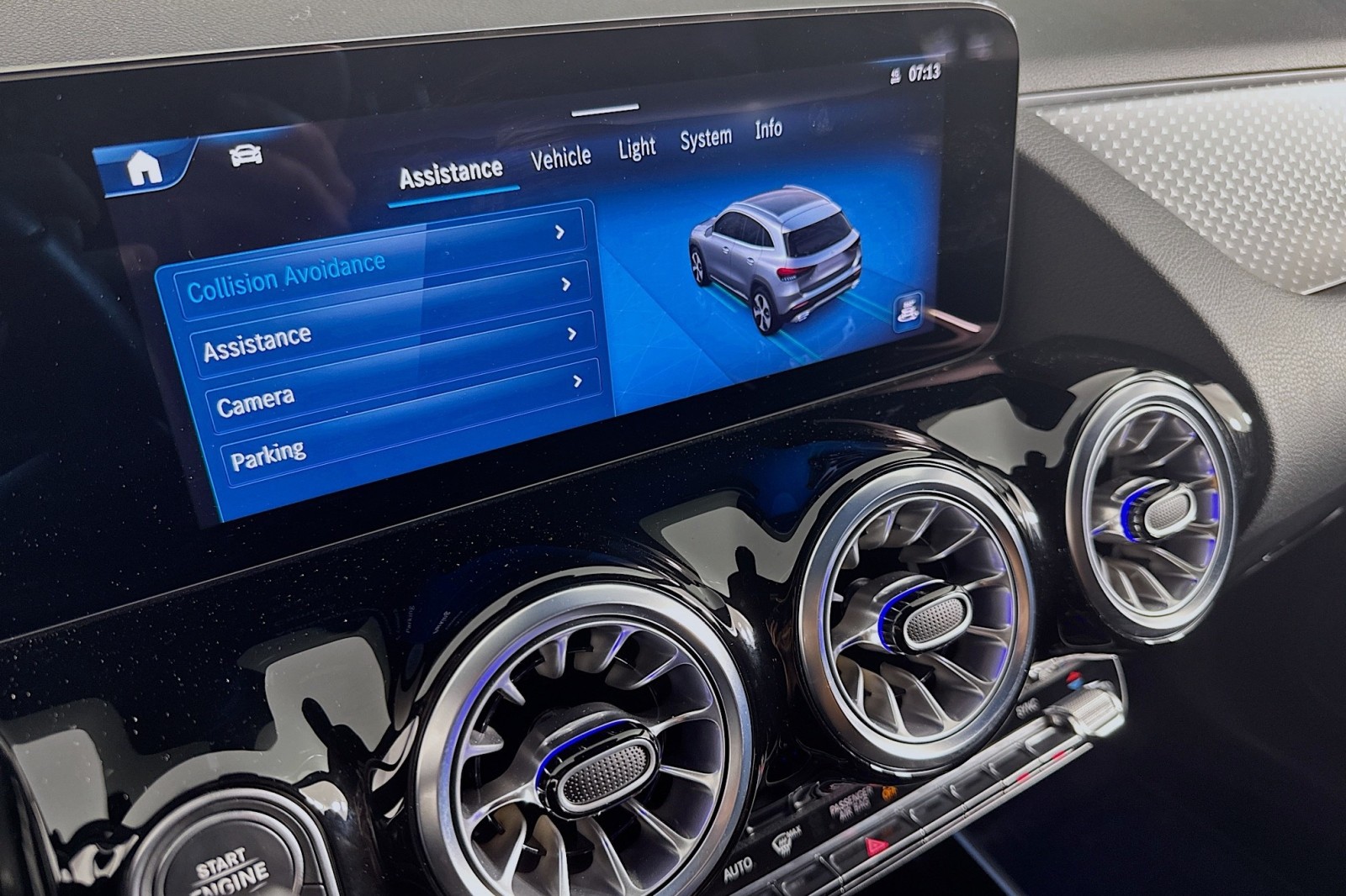 2025 Mercedes Benz GLA 250 photo 18
