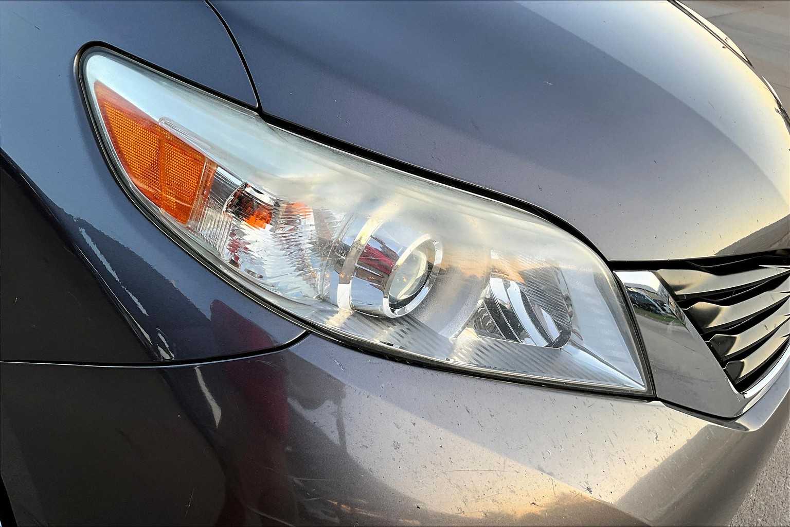 2013 Toyota Sienna LE photo 25