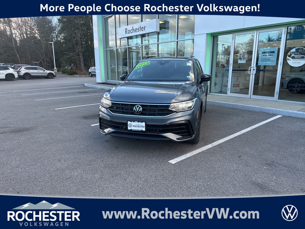 2022 Volkswagen Tiguan SE R-LINE BLACK's photo