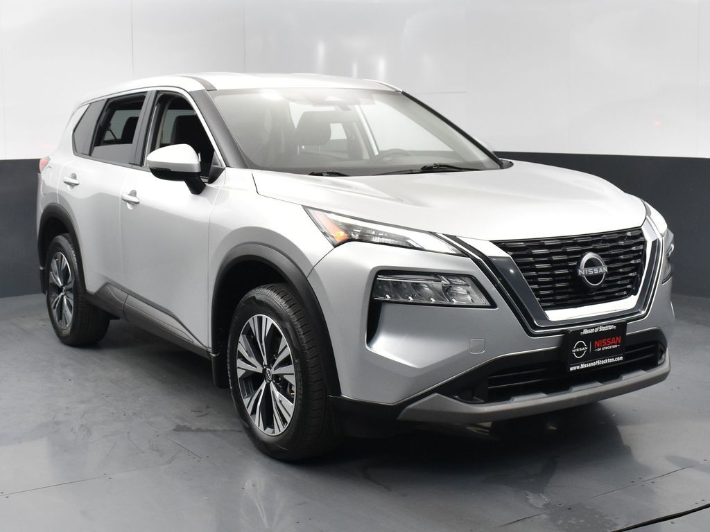 2022 Nissan Rogue SV's photo